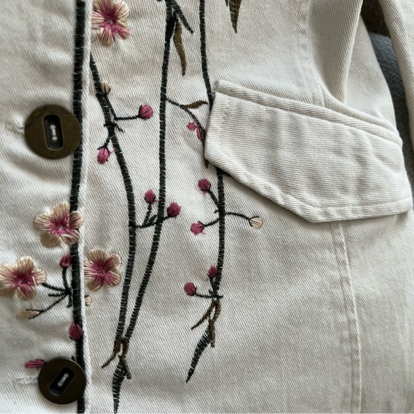 WE Embroidered Cream Floral Women's Coat - Picture 7 of 11